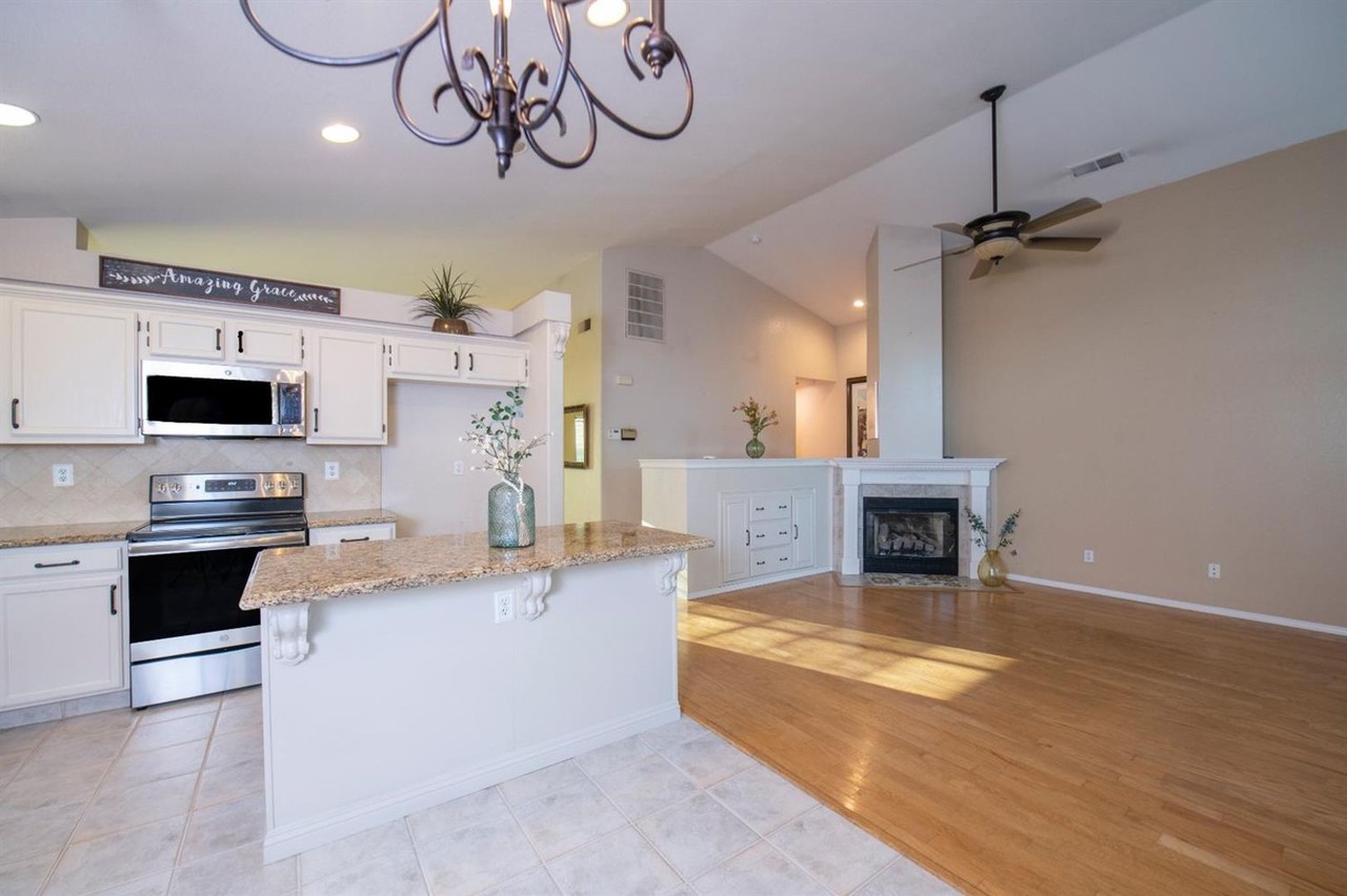 322 N Hanson Ave - Photo 6 of 19