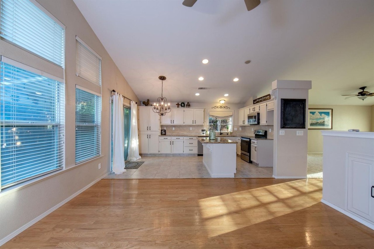322 N Hanson Ave - Photo 7 of 19