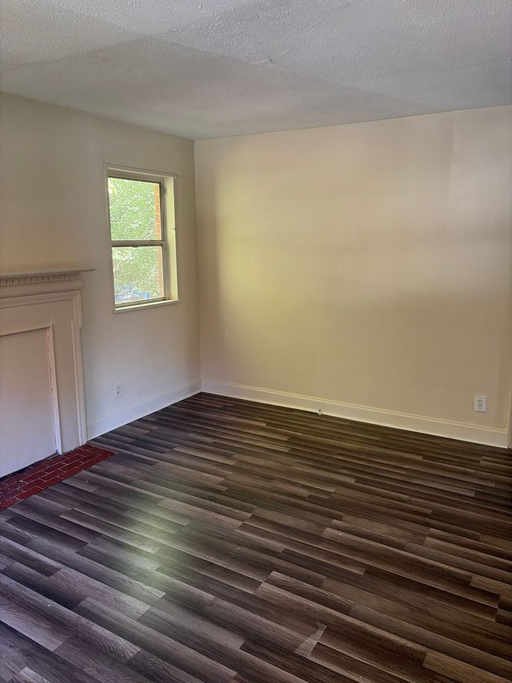 933 Lockland Ave - Photo 2 of 9