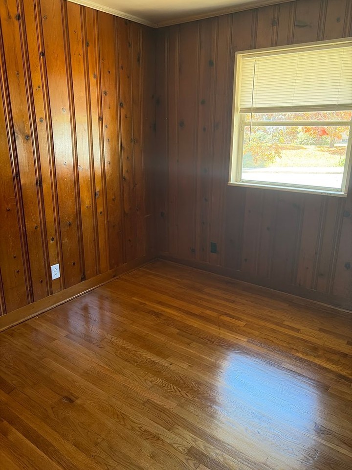 933 Lockland Ave - Photo 5 of 9