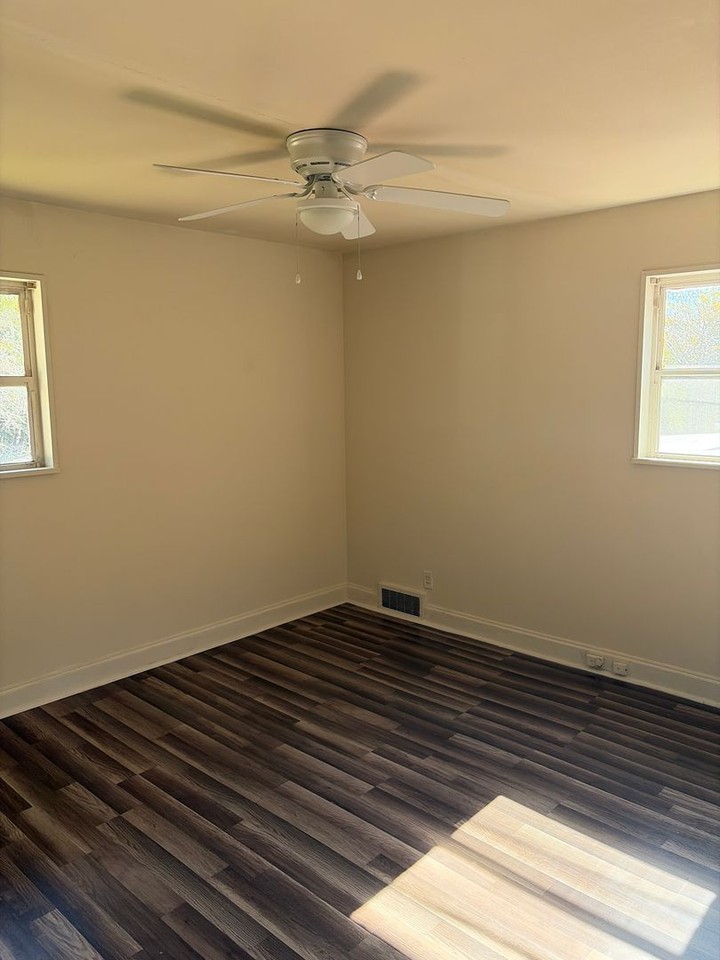 933 Lockland Ave - Photo 7 of 9
