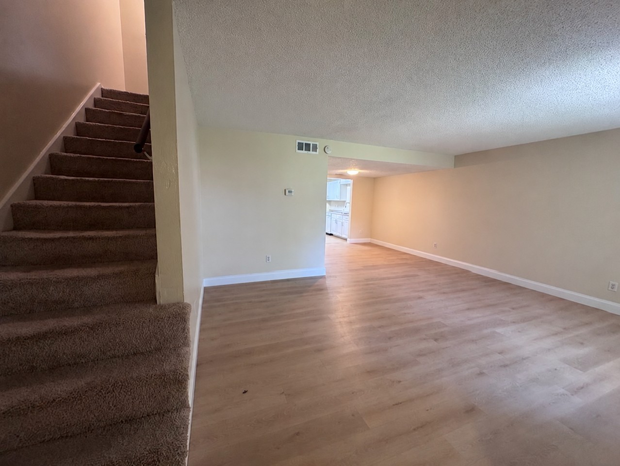 916 Park Lake Cir - Photo 3 of 20
