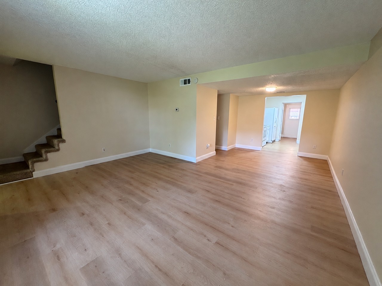 916 Park Lake Cir - Photo 4 of 20