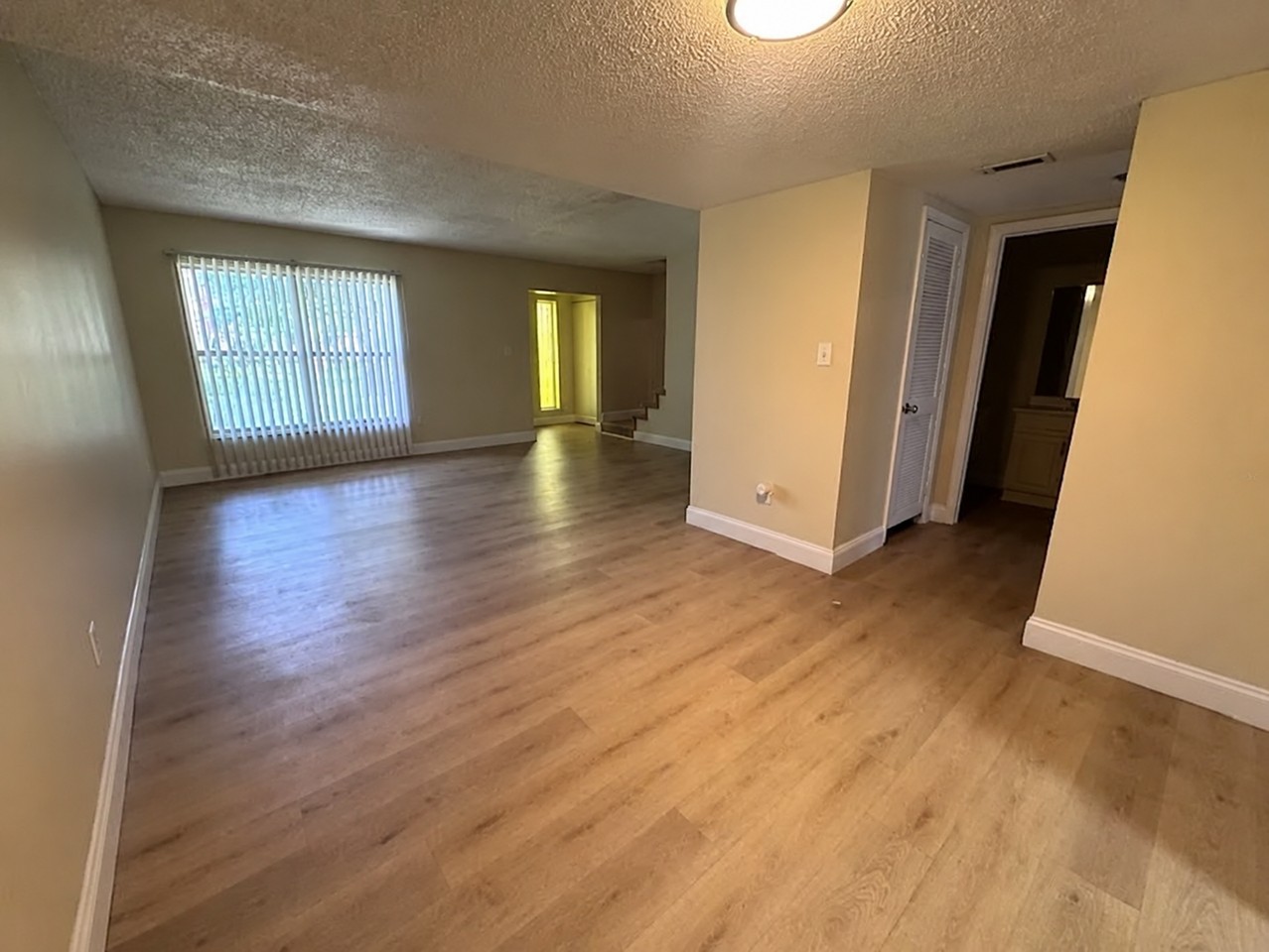 916 Park Lake Cir - Photo 5 of 20