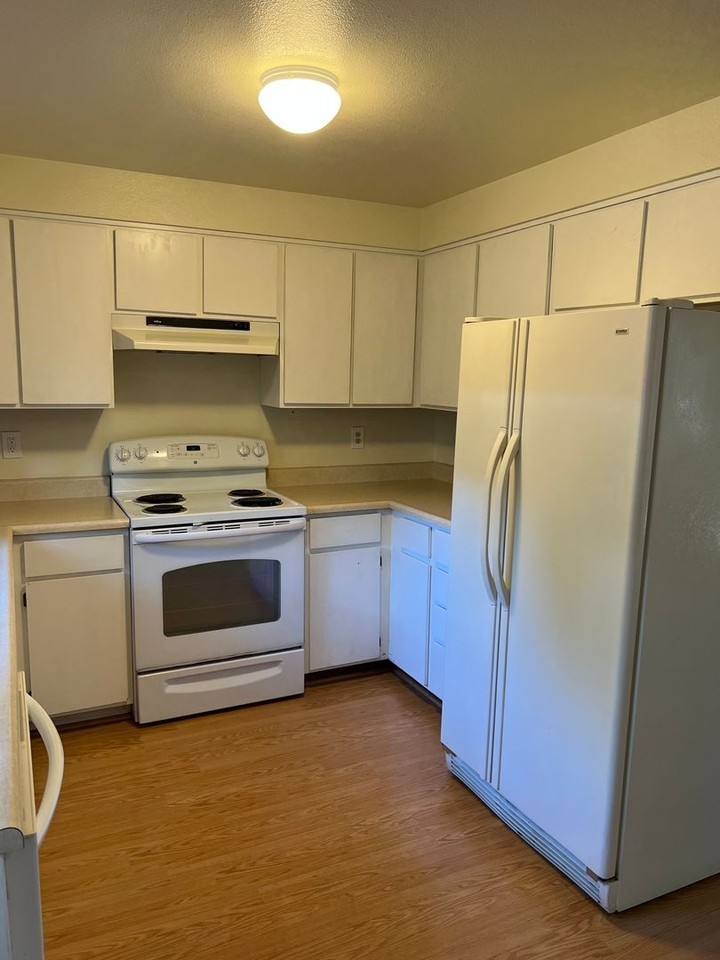 1112 Nw B St - Photo 7 of 15