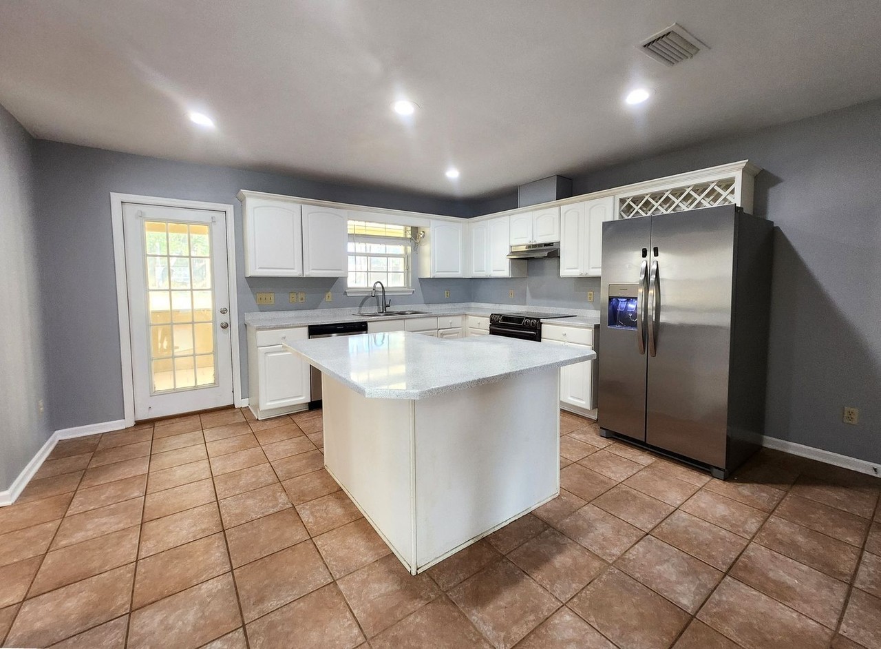 5742 Countryside Dr - Photo 7 of 37