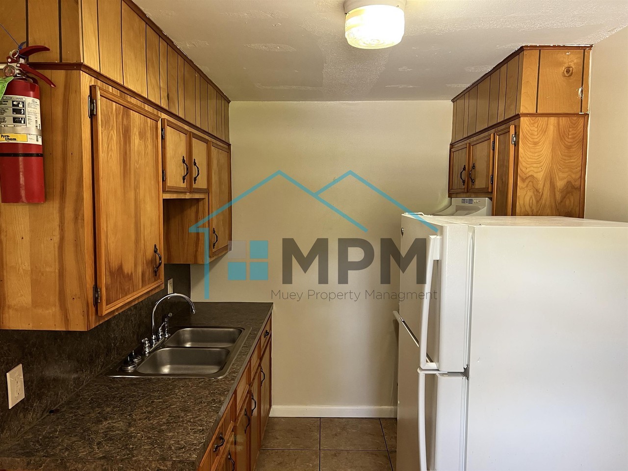 202 Clay Street - Photo 4 of 8