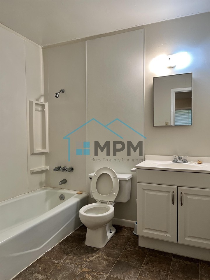 202 Clay Street - Photo 6 of 8