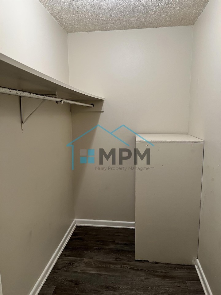 202 Clay Street - Photo 7 of 8