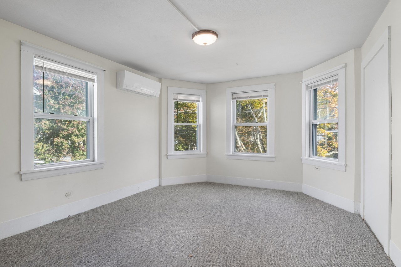 48 Storer Street - Photo 4 of 12