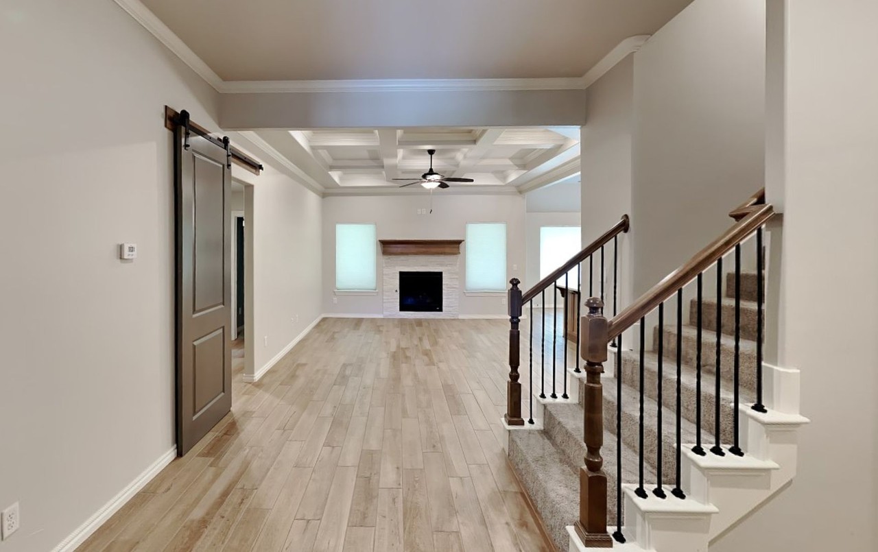 7933 Pear St - Photo 4 of 28