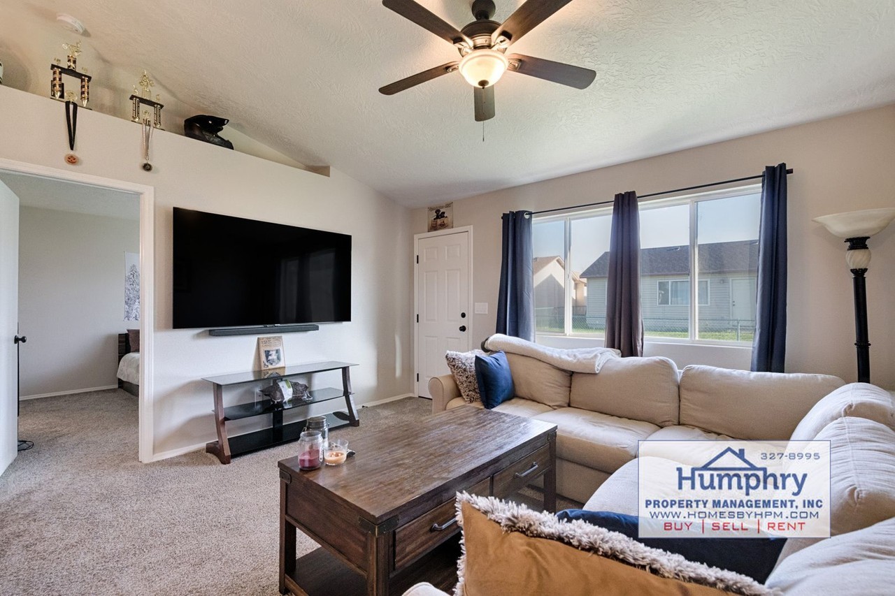 2415 Red Robin Way - Photo 5 of 17