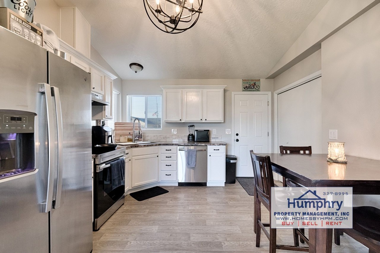 2415 Red Robin Way - Photo 7 of 17
