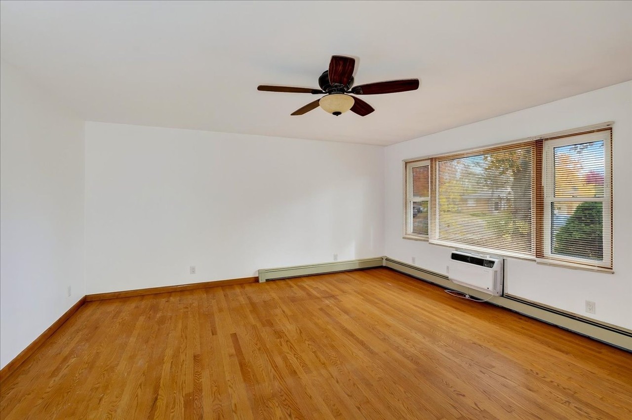 310 1/2 S Jefferson St - Photo 5 of 31