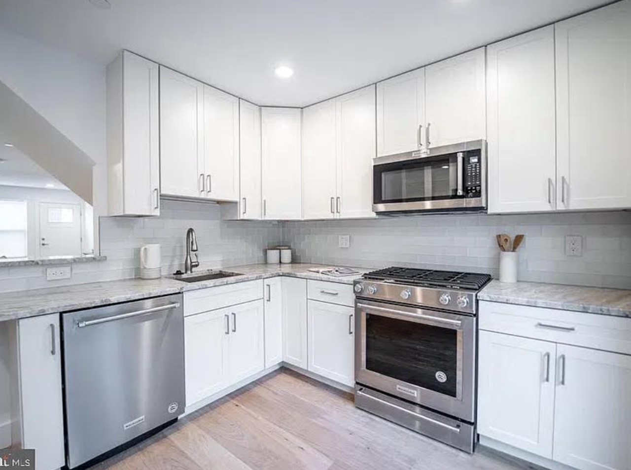 2621 Latona St - Photo 4 of 27