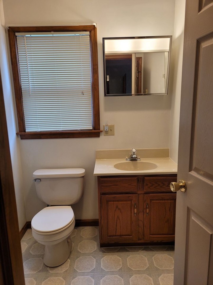 112 N Penn St - Photo 4 of 15