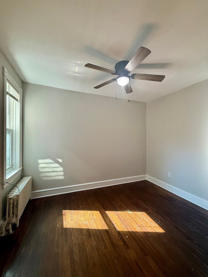 1506 Van Buren - Photo 2 of 15
