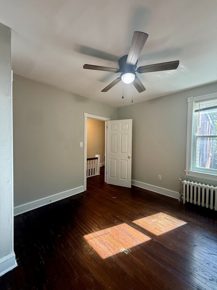 1506 Van Buren - Photo 4 of 15