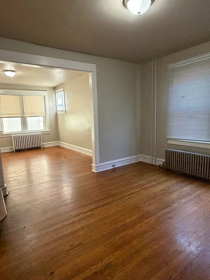 2216 Upland St - Photo 4 of 21