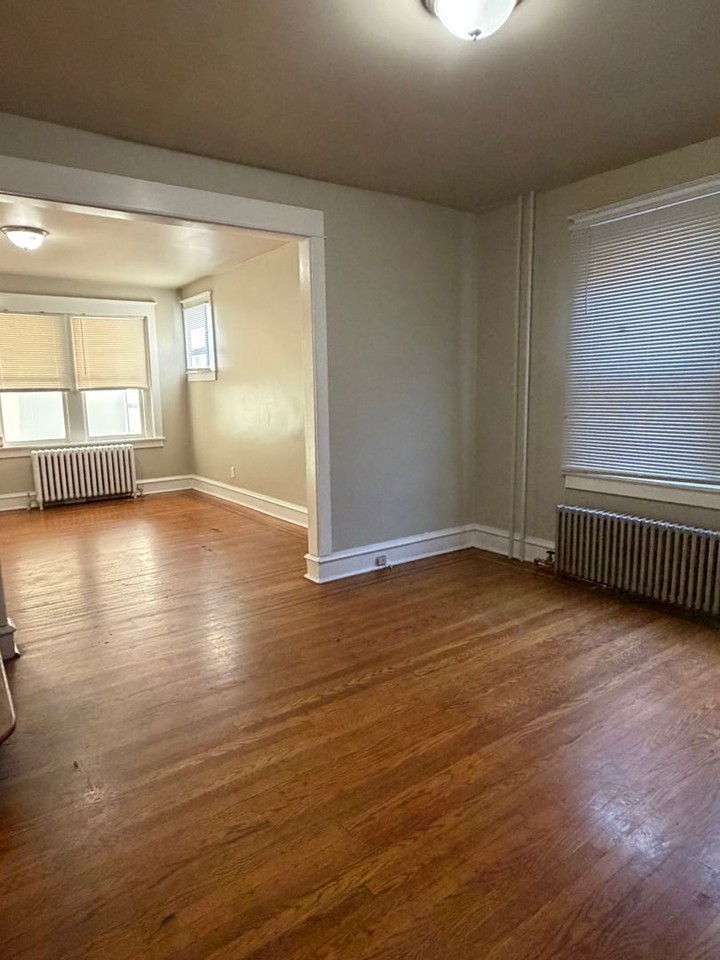 2216 Upland St - Photo 5 of 21