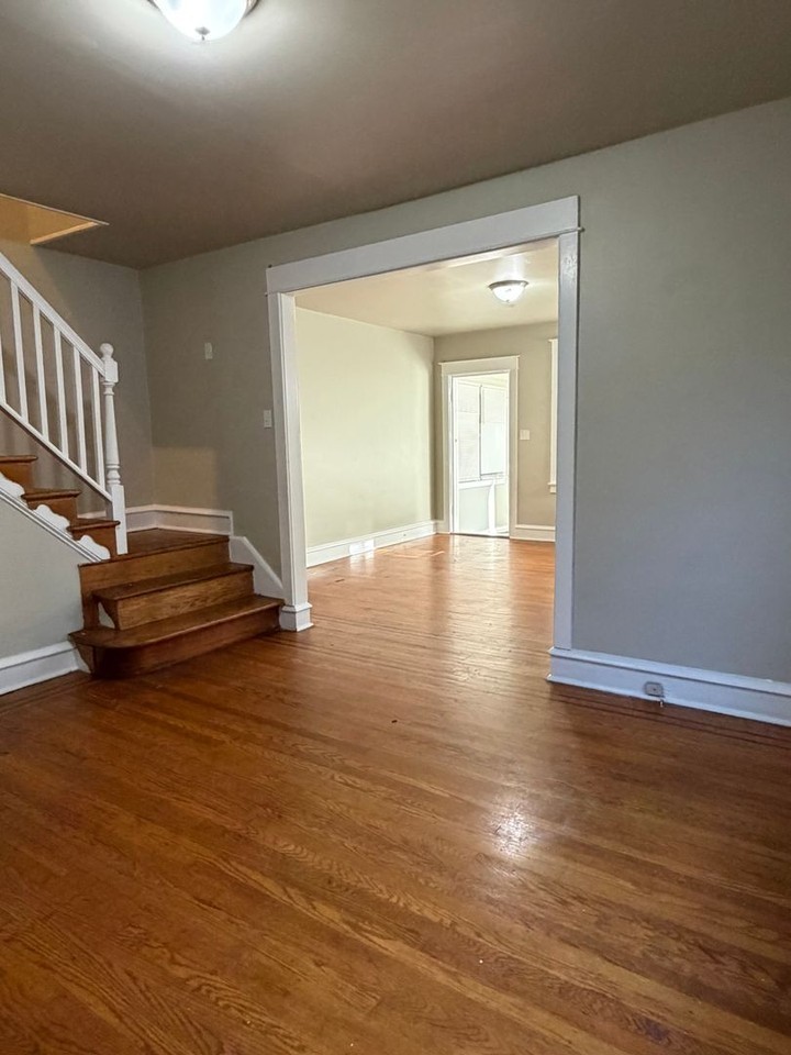 2216 Upland St - Photo 6 of 21