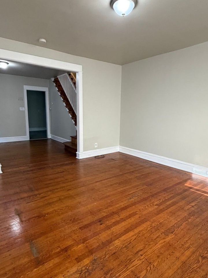 2216 Upland St - Photo 7 of 21