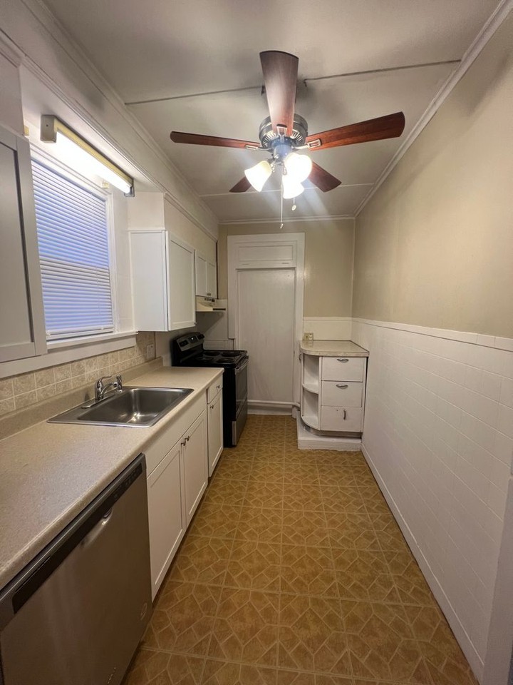 228 S West St - Photo 2 of 7