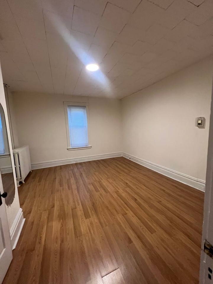 228 S West St - Photo 4 of 7