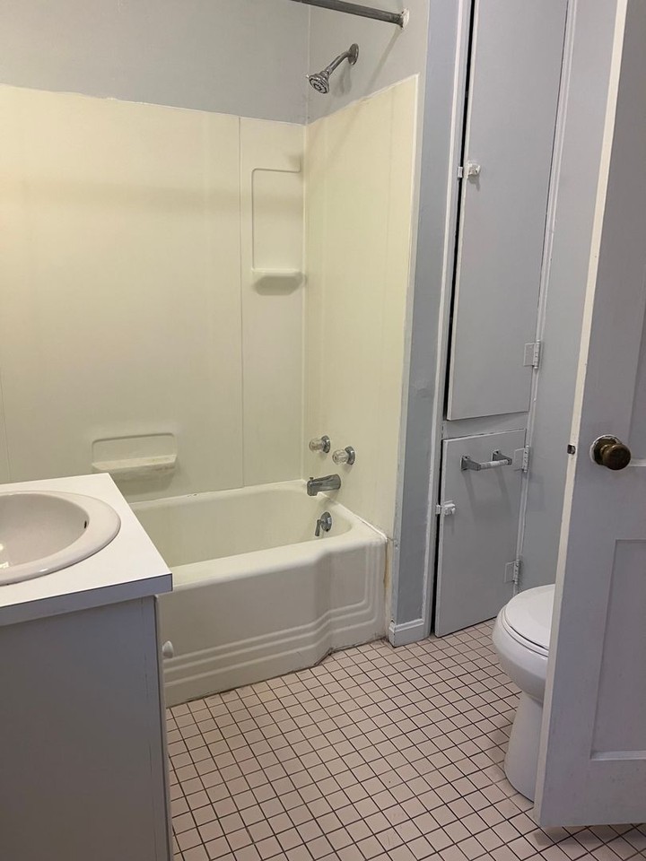 228 S West St - Photo 7 of 7