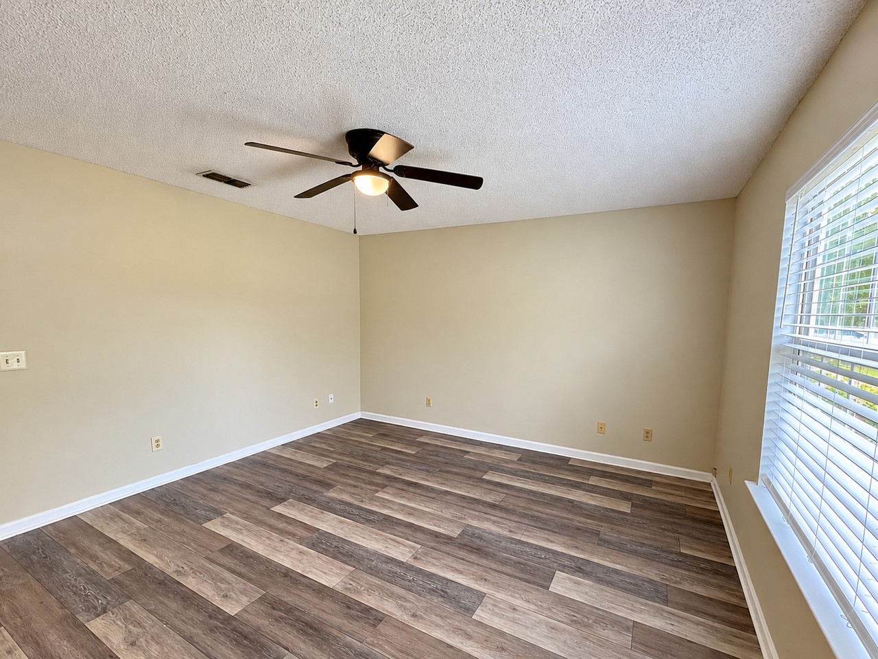 39 Talbot Ct - Photo 5 of 12