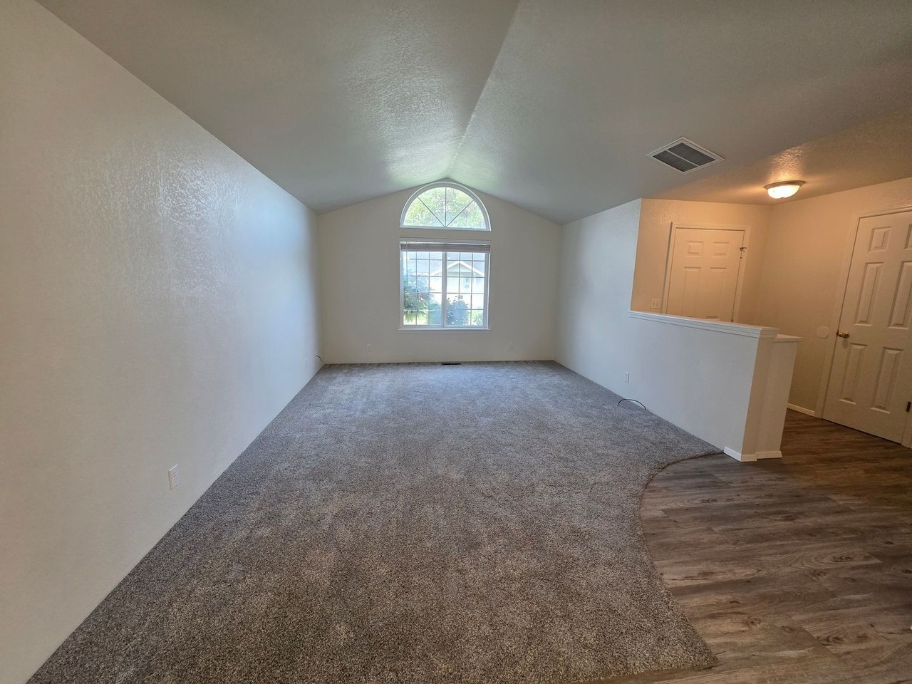 1839 Cloverlawn Dr - Photo 2 of 14