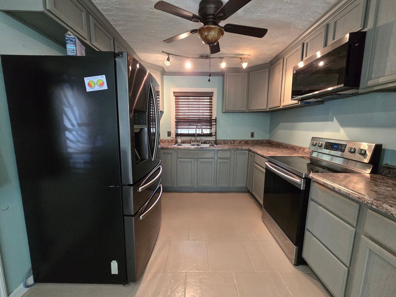1507 Rhone St - Photo 3 of 37