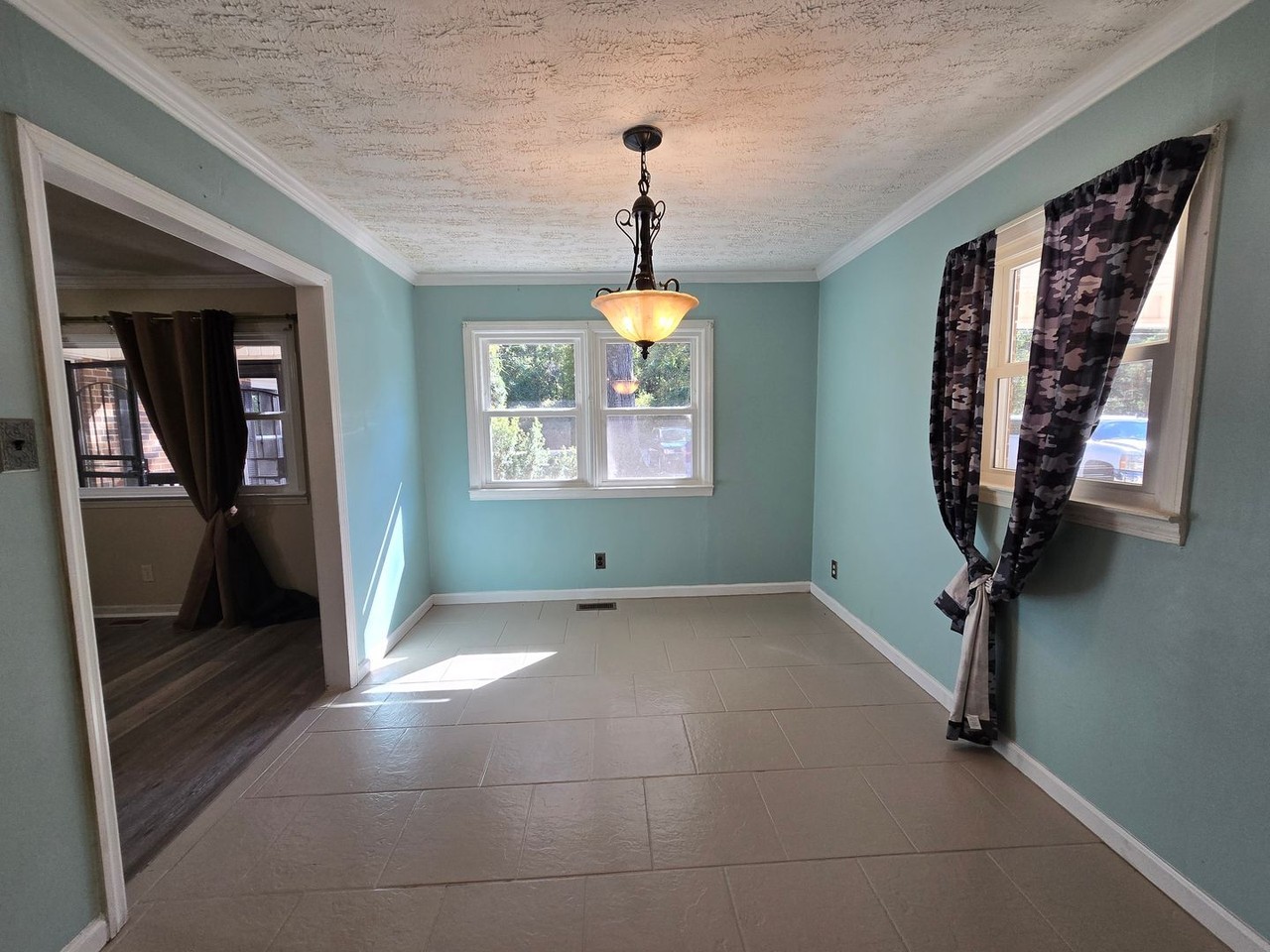 1507 Rhone St - Photo 4 of 37