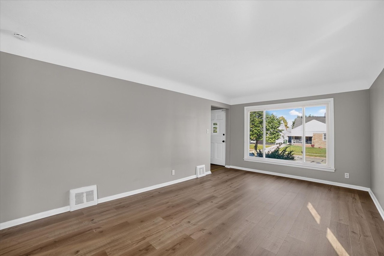 3814 Salisbury Rd - Photo 4 of 29