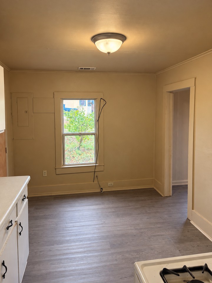 907 N 20th St - Photo 7 of 13