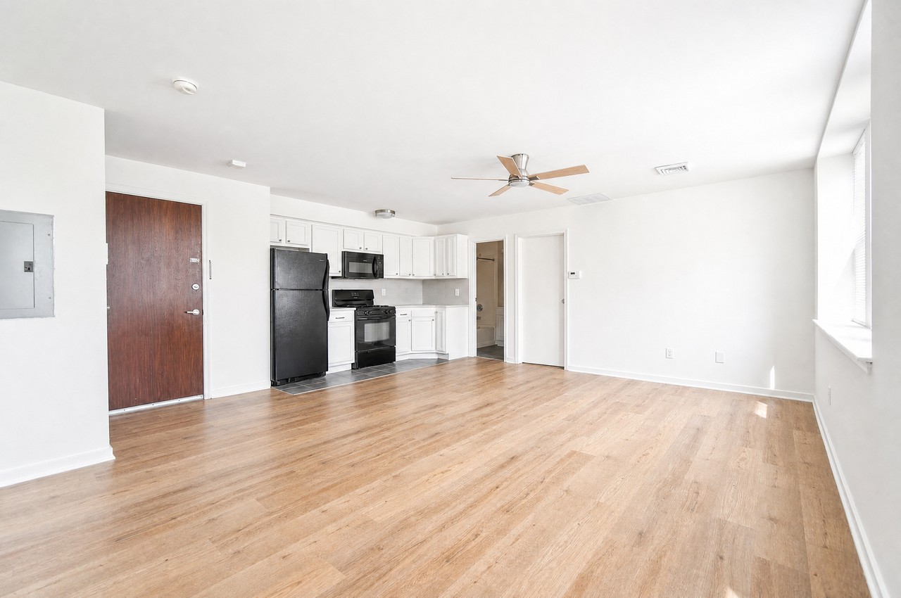 47th Street Apartments - Photo 2 of 13