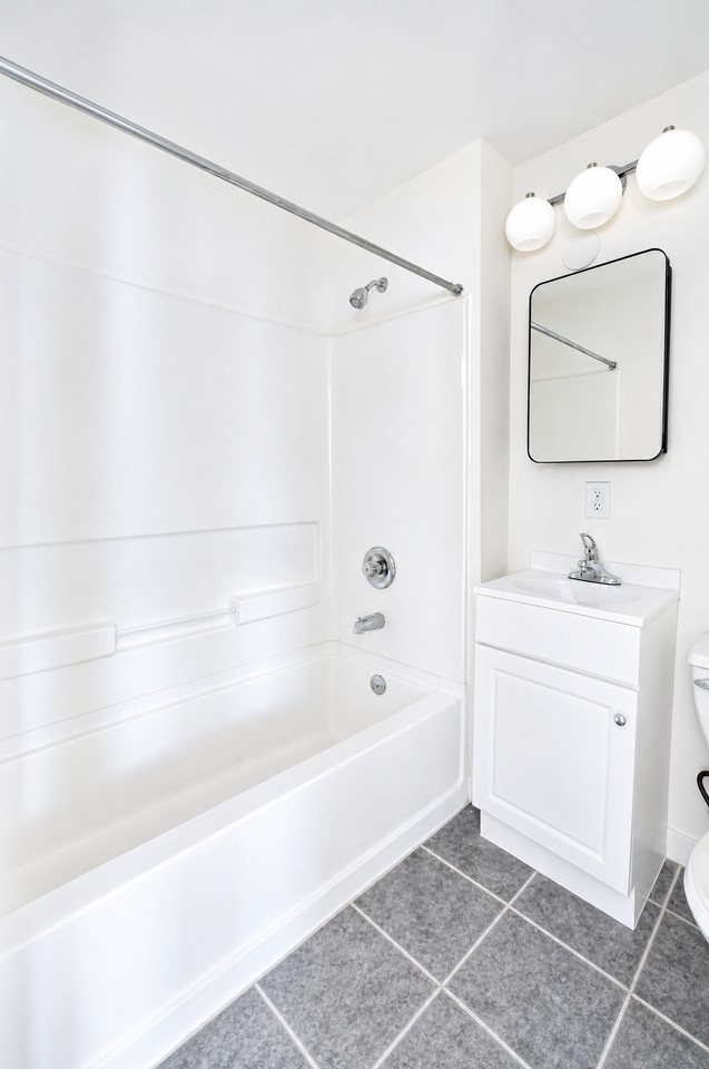 47th Street Apartments - Photo 4 of 13