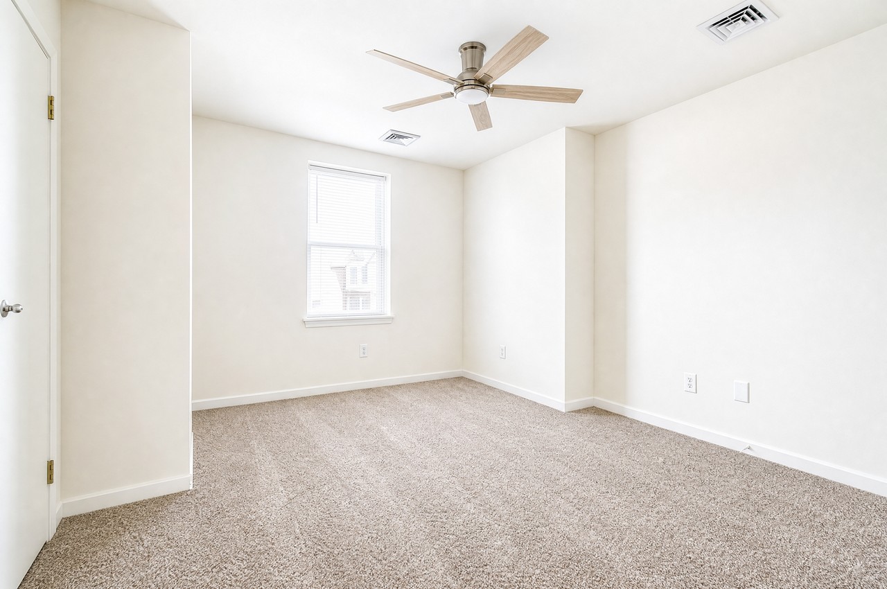 47th Street Apartments - Photo 6 of 13