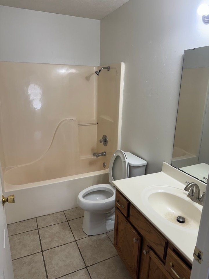 1495 Joyner Dr - Photo 2 of 10
