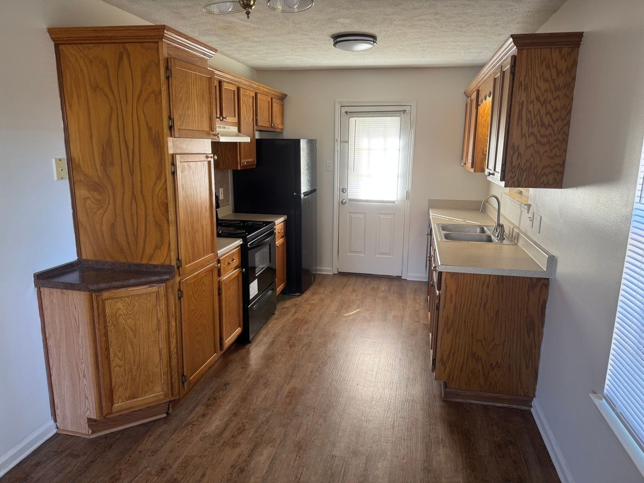 1495 Joyner Dr - Photo 3 of 10