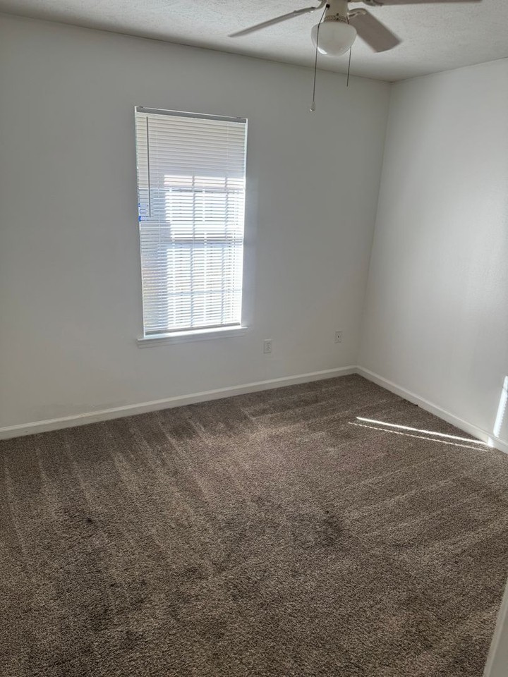 1495 Joyner Dr - Photo 4 of 10