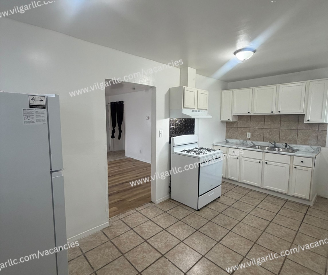 2700 Central Dr - Photo 4 of 18
