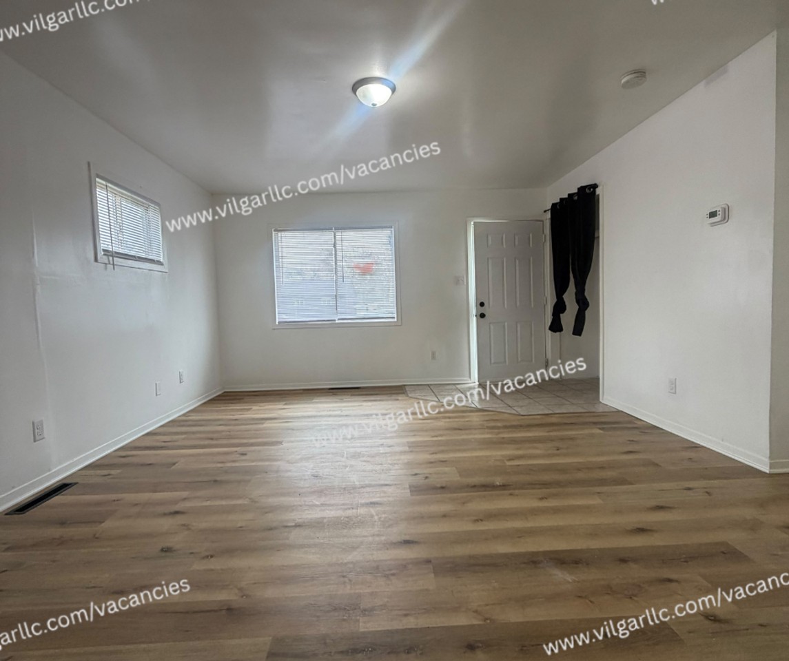 2700 Central Dr - Photo 7 of 18