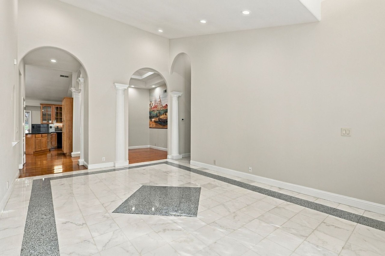 13526 Myren Dr - Photo 3 of 26