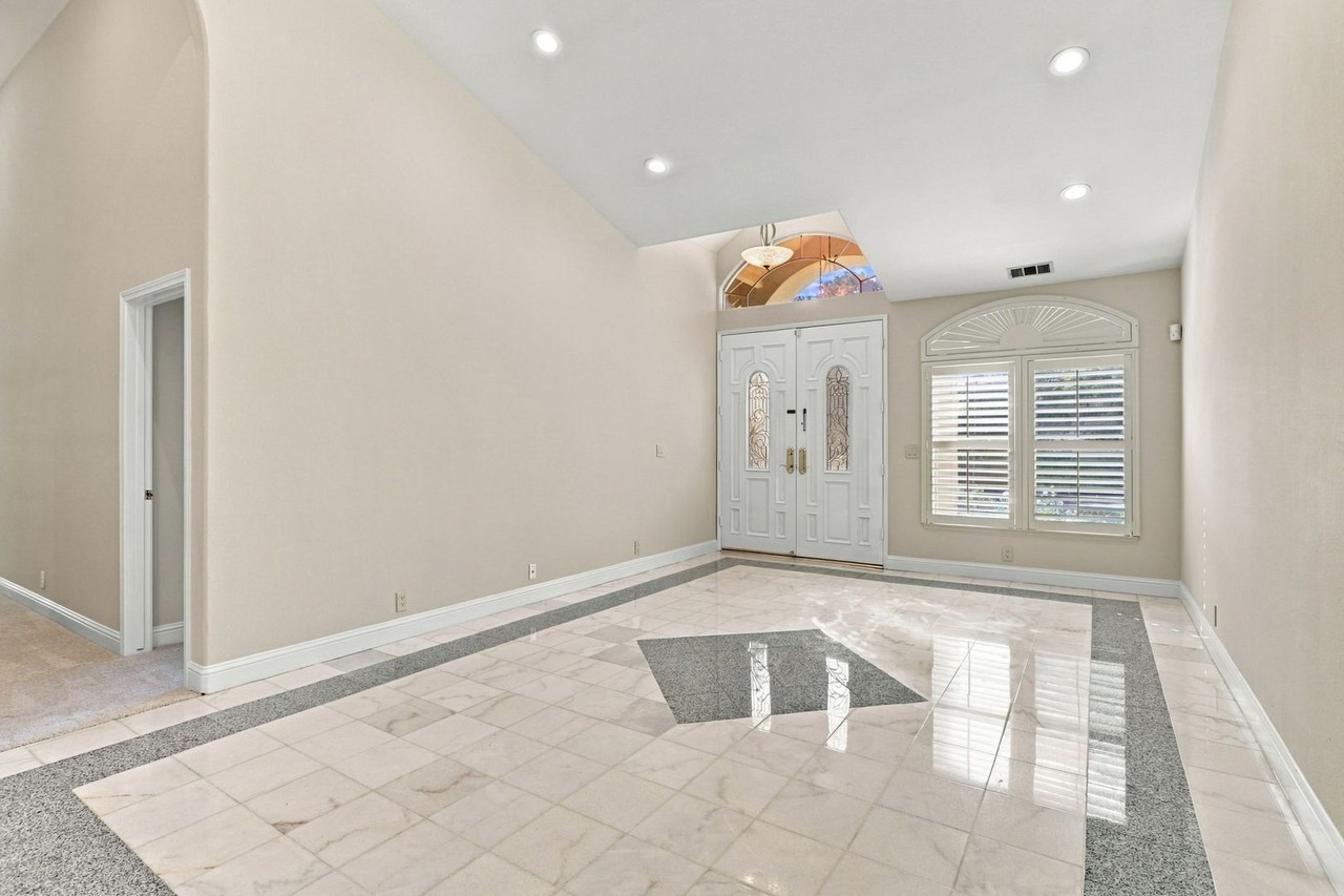 13526 Myren Dr - Photo 4 of 26