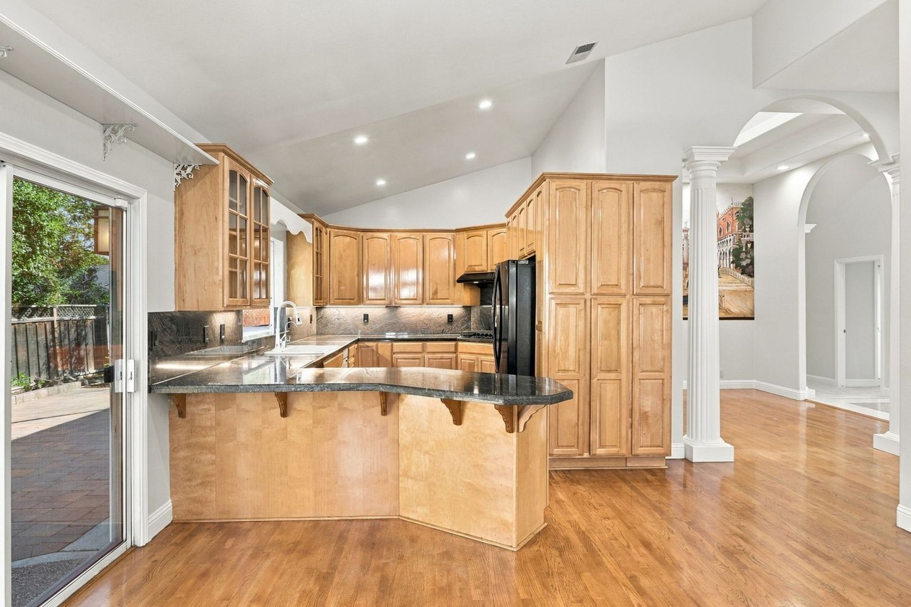13526 Myren Dr - Photo 5 of 26