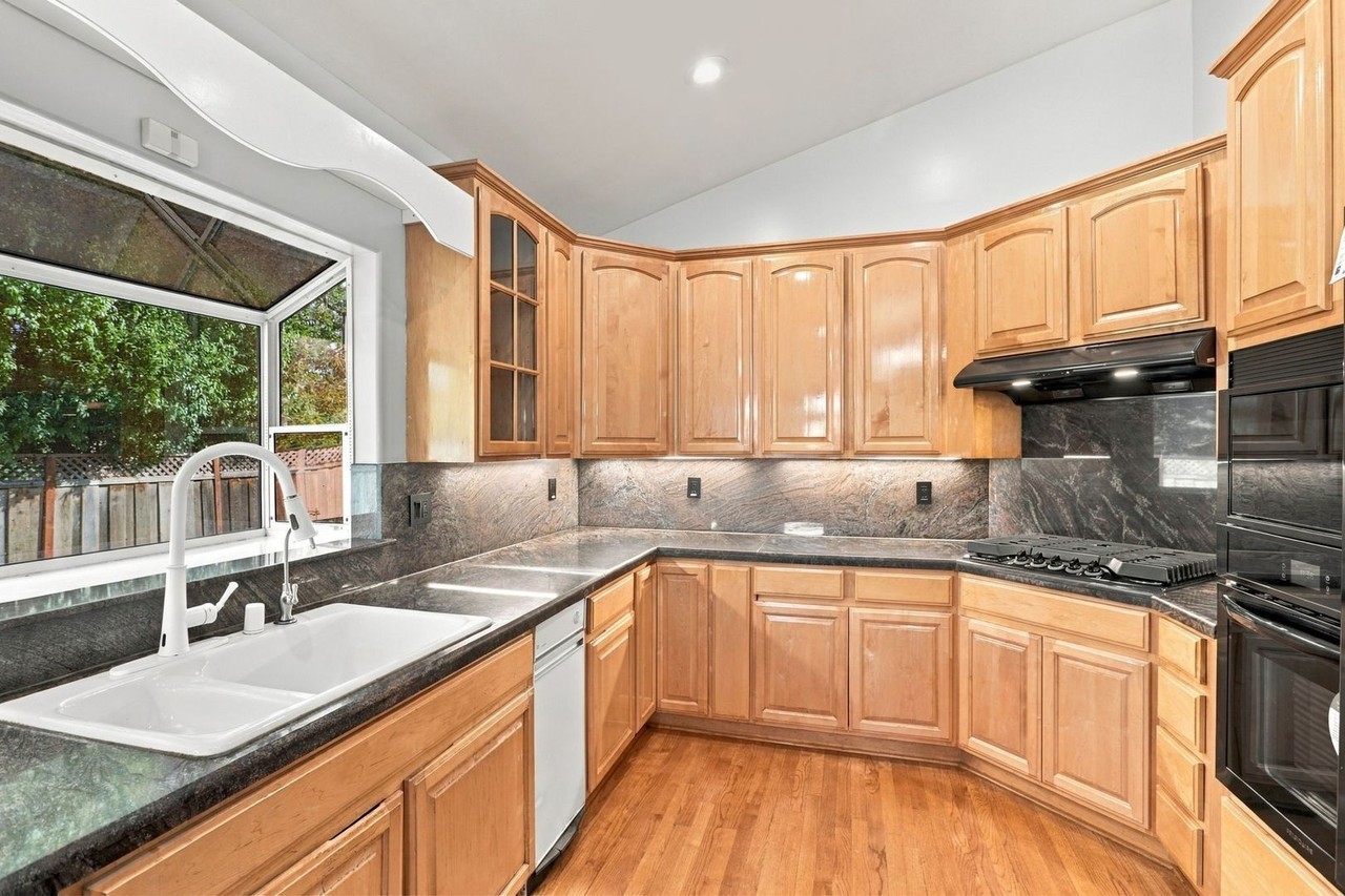 13526 Myren Dr - Photo 6 of 26