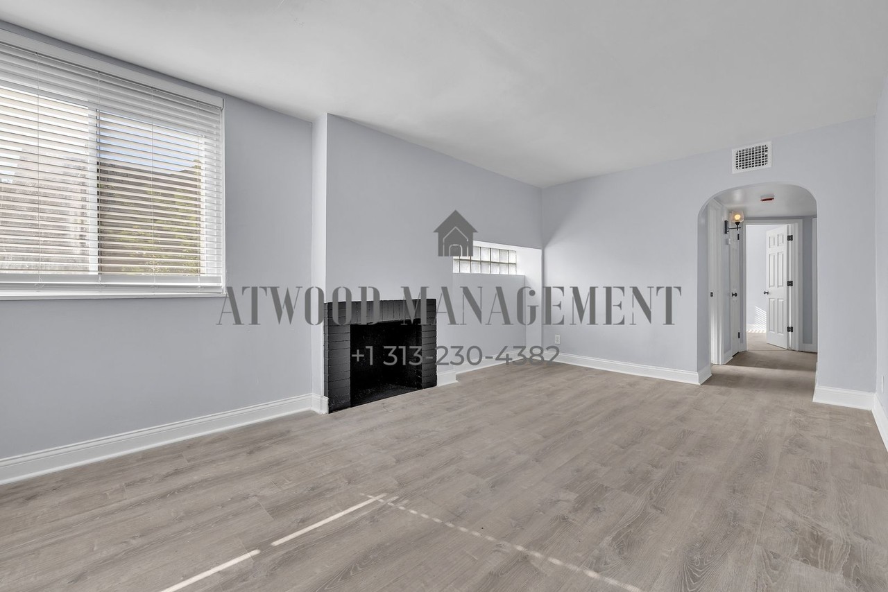 15355 Auburn St - Photo 3 of 19