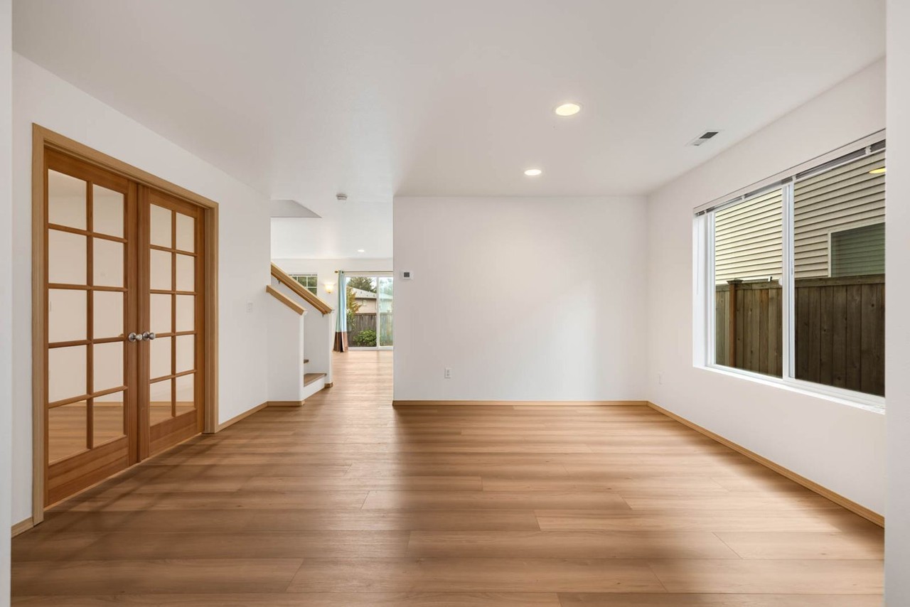 24811 Se 19th St - Photo 2 of 30