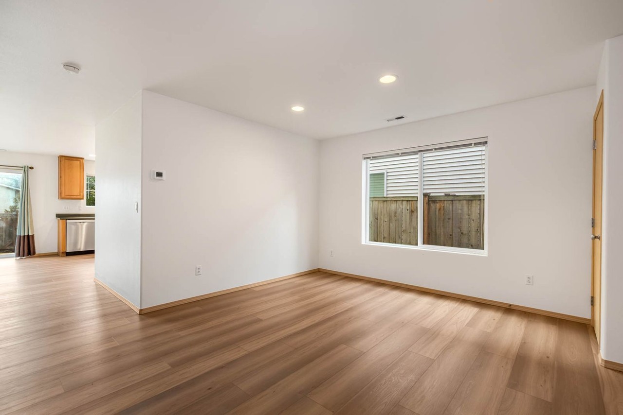 24811 Se 19th St - Photo 3 of 30